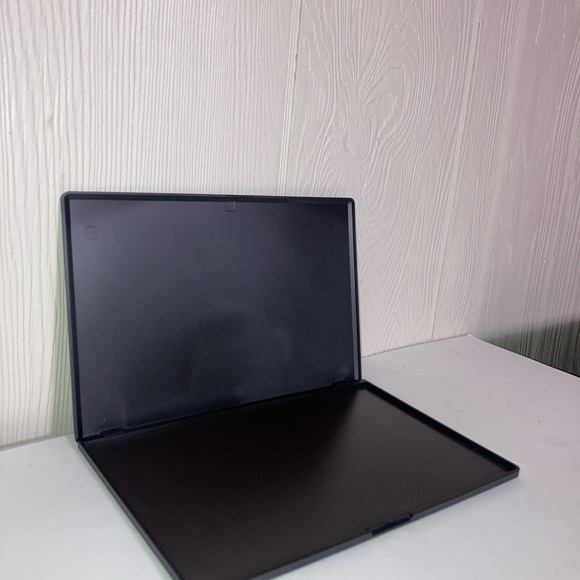 Magnetic palette

6x9 

Brand new in black - Picture 2 of 9